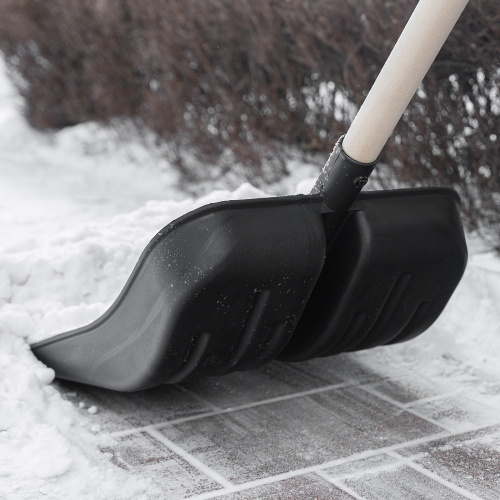 Лопата для уборки снега пластиковая, 360 х 405 х 1550 мм, деревянный черенок в/с, Сибртех купить в Москве с доставкой по всей России | ProtosMarket.ru