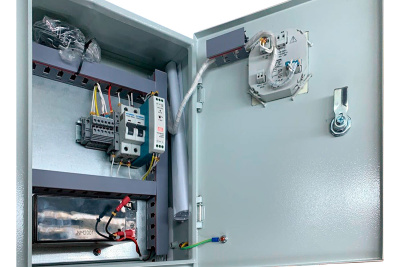 Шкаф удаленного управления ДГУ с контроллером Lovato RGKRA купить в Москве с доставкой по всей России | ProtosMarket.ru