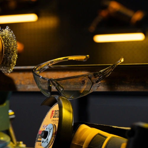 Очки защитные открытые, поликарбонатные, дымчатая линза Denzel купить в Москве с доставкой по всей России | ProtosMarket.ru