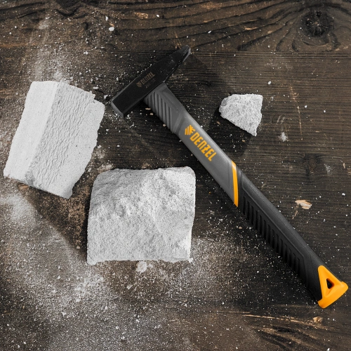 Молоток слесарный, 200 г, кованый, фибергласовая рукоятка c TPR покрытием Denzel купить в Москве с доставкой по всей России | ProtosMarket.ru