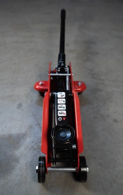 Домкрат подкатной TOR 2,0 т 135-330MM LT-FJ820012 купить в Москве с доставкой по всей России | ProtosMarket.ru