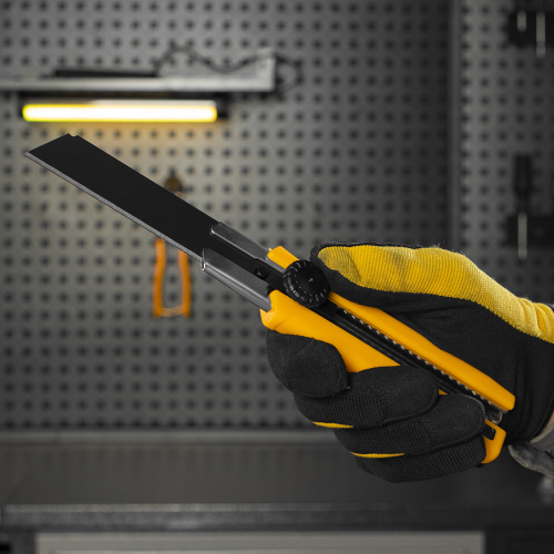 Нож, 25 мм, сменное лезвие, SK4, корпус из TPR, метал. направляющая, винтовой фиксатор Denzel купить в Москве с доставкой по всей России | ProtosMarket.ru