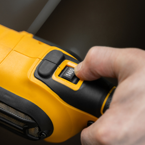 Машина полировальная CP-180, 1400 Вт, 180 мм, 0-3000 об/мин Denzel купить в Москве с доставкой по всей России | ProtosMarket.ru