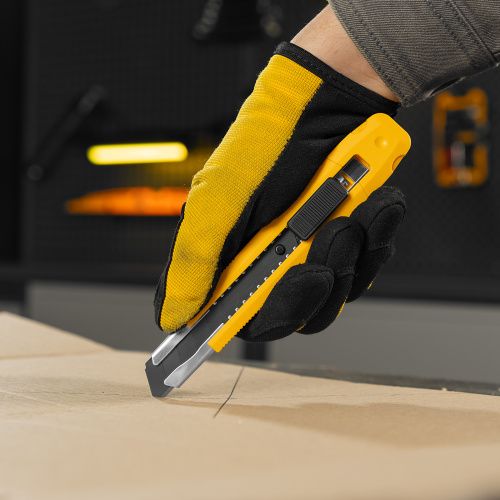 Нож, 18 мм, сменное лезвие, SK4, метал. направляющая, клипса, нажимной фиксатор Denzel купить в Москве с доставкой по всей России | ProtosMarket.ru