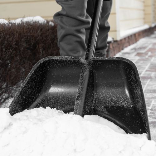 Лопата для уборки снега пластиковая Profi, 550 х 415 х 1405 мм, алюминиевый черенок, Palisad купить в Москве с доставкой по всей России | ProtosMarket.ru