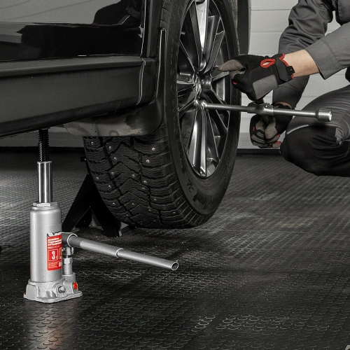 Домкрат гидравлический бутылочный, 3 т, высота подъема 194-372 мм, в пластиковый кейсе Matrix по ценам производителя в Москве с доставкой по всей России