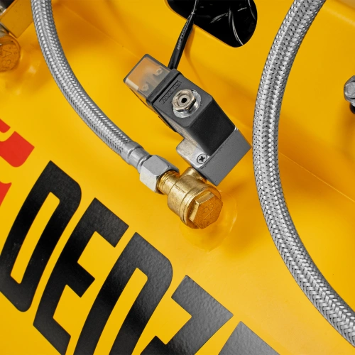 Компрессор безмасляный, малошумный DLS 3300/100, 3300 Вт,3x1100, 100 л, 570 л/мин ,блок управления Denzel по ценам производителя в Москве с доставкой по всей России