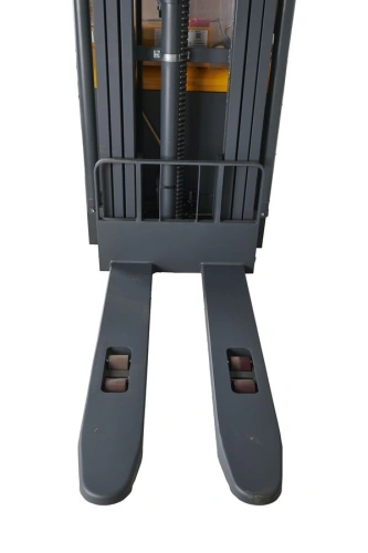 Штабелер самоходный 1,5 т 5,6 м XILIN CDDR15-III 24/200 В/Ач (сопровождаемый) купить в Москве с доставкой по всей России | ProtosMarket.ru