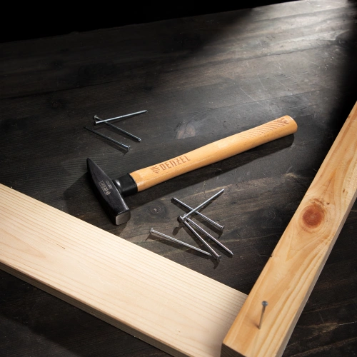 Молоток слесарный, 300 г, кованый квадратный боек, буковая рукоятка Denzel купить в Москве с доставкой по всей России | ProtosMarket.ru