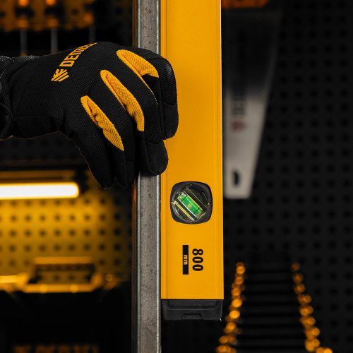 Уровень алюминиевый, магнит, фрезерованный, 3 глазка (1 зеркал.) 0,5 мм/м, 800 мм Denzel купить в Москве с доставкой по всей России | ProtosMarket.ru