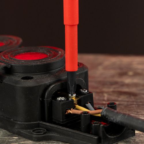 Отвертка Insulated, PH2 x 100 мм, CrMo, до 1000 В, двухкомпонентная рукоятка Matrix Professional купить в Москве с доставкой по всей России | ProtosMarket.ru