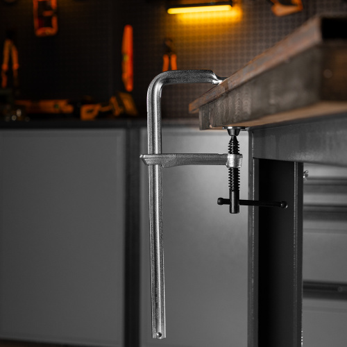 Струбцина F-образная, 100x300мм, кованая Denzel купить в Москве с доставкой по всей России | ProtosMarket.ru