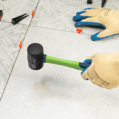 Киянка резиновая, 225 г, черная резина, фибергласовая рукоятка Сибртех купить в Москве с доставкой по всей России | ProtosMarket.ru