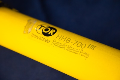 Насос гидравлический односторонний TOR HHB-700 1л (ручной) купить в Москве с доставкой по всей России | ProtosMarket.ru
