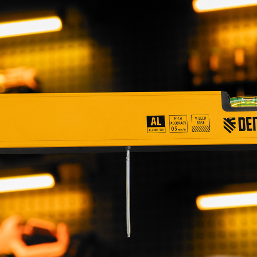 Уровень алюминиевый, магнит, фрезерованный, 3 глазка (1 зеркал.) 0,5 мм/м, 800 мм Denzel купить в Москве с доставкой по всей России | ProtosMarket.ru