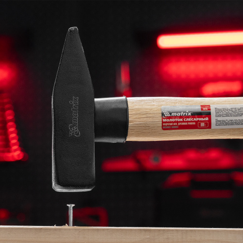 Молоток слесарный, 800 г, квадратный боек, деревянная рукоятка Matrix купить в Москве с доставкой по всей России | ProtosMarket.ru