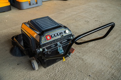 Машина подметальная TOR A100 с АКБ GEL 12/100 В/Ач купить в Москве с доставкой по всей России | ProtosMarket.ru