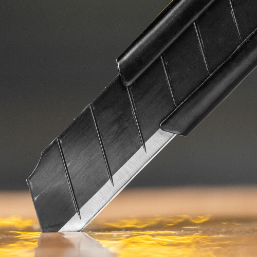 Нож, 9 мм, сменное лезвие, SK4, алюминиевый корпус, торцевой зажим Denzel купить в Москве с доставкой по всей России | ProtosMarket.ru