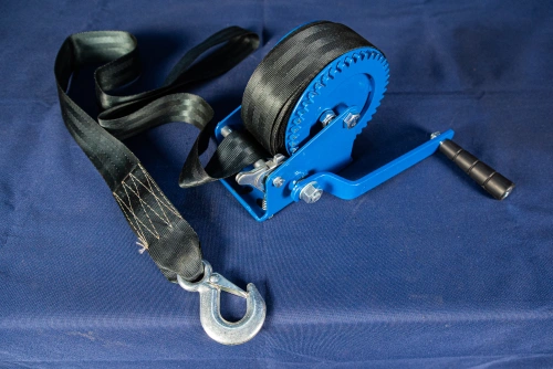 Лебедка ручная барабанная с лентой  0,5т 20 м оцинкованная TOR LHW купить в Москве с доставкой по всей России | ProtosMarket.ru