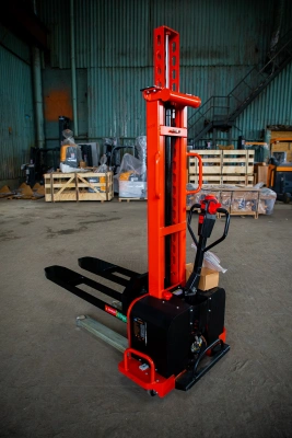 Штабелер самоподъемный 0,5 т 1,5 м TOR CDD05B самоходный по ценам производителя в Москве с доставкой по всей России