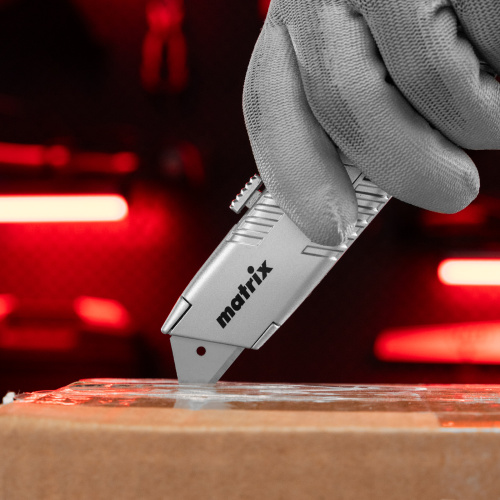 Нож, 19 мм, выдвижное трапециевидное лезвие, металлический корпус Matrix купить в Москве с доставкой по всей России | ProtosMarket.ru