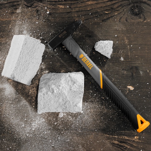 Молоток слесарный, 200 г, кованый, фибергласовая рукоятка c TPR покрытием Denzel купить в Москве с доставкой по всей России | ProtosMarket.ru