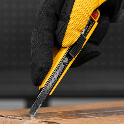 Нож, 9 мм, сменное лезвие, SK4, алюминиевый корпус, торцевой зажим Denzel купить в Москве с доставкой по всей России | ProtosMarket.ru