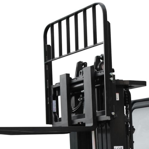 Дизельный погрузчик с кабиной YETT CPCD25-XC5K2-M300-3W-K купить в Москве с доставкой по всей России | ProtosMarket.ru