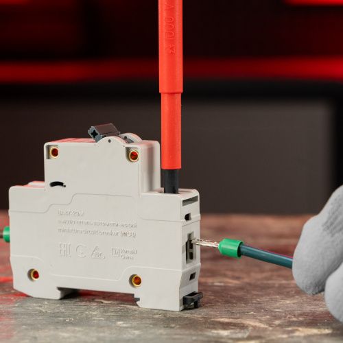 Отвертка Insulated, PH2 x 100 мм, CrMo, до 1000 В, двухкомпонентная рукоятка Matrix Professional купить в Москве с доставкой по всей России | ProtosMarket.ru