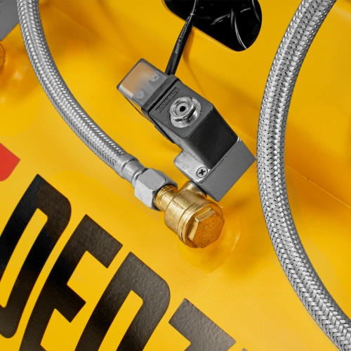 Компрессор безмасляный, малошумный DLS 1800/100,1800 Вт, 3x600, 100 л, 345 л/мин Denzel купить в Москве с доставкой по всей России | ProtosMarket.ru