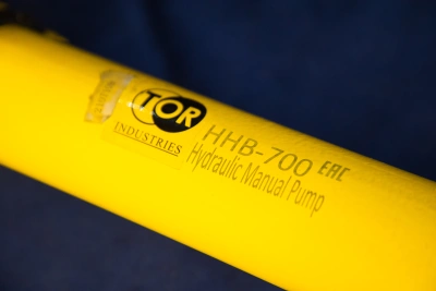 Насос гидравлический односторонний TOR HHB-700 1л (ручной) купить в Москве с доставкой по всей России | ProtosMarket.ru