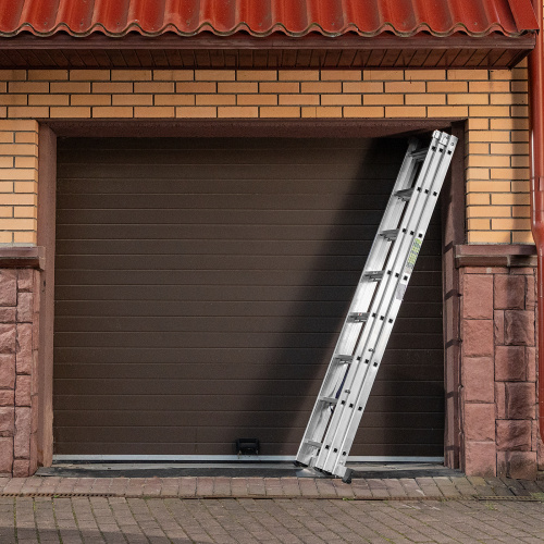 Лестница, 3 х 8 ступеней, алюминиевая, трехсекционная, Сибртех купить в Москве с доставкой по всей России | ProtosMarket.ru