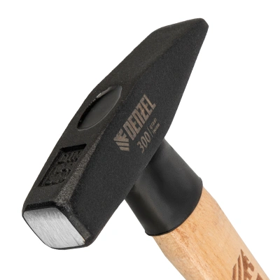 Молоток слесарный, 300 г, кованый квадратный боек, буковая рукоятка Denzel купить в Москве с доставкой по всей России | ProtosMarket.ru