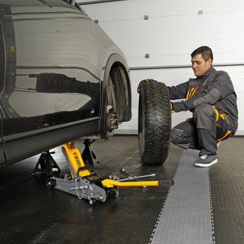 Домкрат гидравлический подкатной с фиксатором, 2,5 т,  85-385 мм, в пласт. кейсе Denzel купить в Москве с доставкой по всей России | ProtosMarket.ru