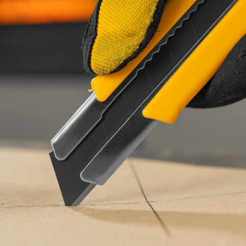 Нож, 25 мм, сменное лезвие, SK4, корпус из TPR, метал. направляющая, винтовой фиксатор Denzel купить в Москве с доставкой по всей России | ProtosMarket.ru