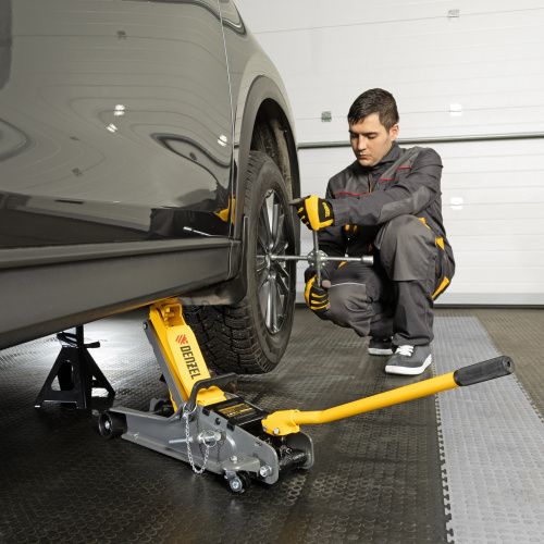 Домкрат гидравлический подкатной с фиксатором, 2,5 т,  85-385 мм, в пласт. кейсе Denzel купить в Москве с доставкой по всей России | ProtosMarket.ru