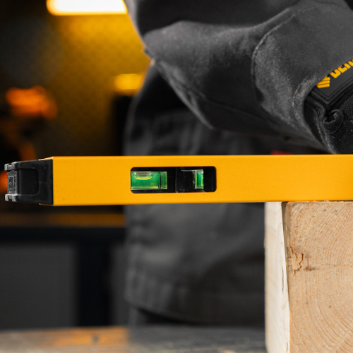 Уровень алюминиевый, магнит, фрезерованный, 3 глазка (1 зеркал.) 0,5 мм/м, 800 мм Denzel купить в Москве с доставкой по всей России | ProtosMarket.ru