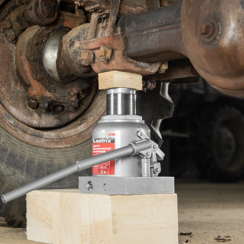 Домкрат гидравлический бутылочный, 50 т, высота подъема 240-370 мм Matrix купить в Москве с доставкой по всей России | ProtosMarket.ru