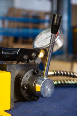 Насос гидравлический двусторонний TOR HHB-700S 3,5л (ручной) купить в Москве с доставкой по всей России | ProtosMarket.ru