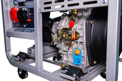 Генератор дизельный TOR KM9000D 9,0 кВт 380В/3 кВт 220В 20 л с электростартером купить в Москве с доставкой по всей России | ProtosMarket.ru