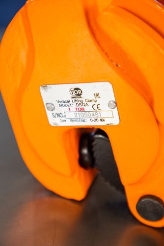 Захват вертикальный TOR DSQA (г/п 1,0 т, лист 0-20 мм) поворотн. купить в Москве с доставкой по всей России | ProtosMarket.ru