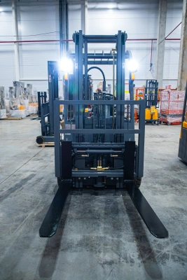 Погрузчик электрический трехопорный TOR 2,0 т 3,0 м CPD20SA-20 сайдшифт по ценам производителя в Москве с доставкой по всей России