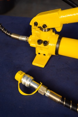 Насос гидравлический односторонний TOR HHB-700 1л (ручной) купить в Москве с доставкой по всей России | ProtosMarket.ru