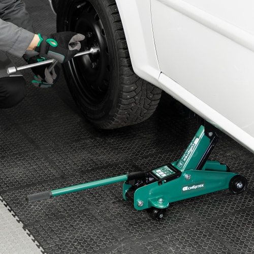 Домкрат гидравлический подкатной, 2 т, 135-320 мм Сибртех купить в Москве с доставкой по всей России | ProtosMarket.ru