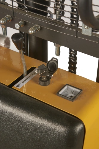 Штабелер гидравлический с электроподъемом 1,0 т 1,6 м TOR TSE1016 по ценам производителя в Москве с доставкой по всей России