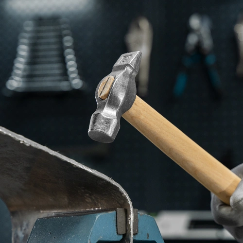 Молоток слесарный, 400 г, круглый боек, деревянная рукоятка купить в Москве с доставкой по всей России | ProtosMarket.ru