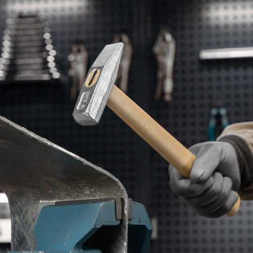 Молоток слесарный, 400 г, квадратный боек, деревянная рукоятка купить в Москве с доставкой по всей России | ProtosMarket.ru