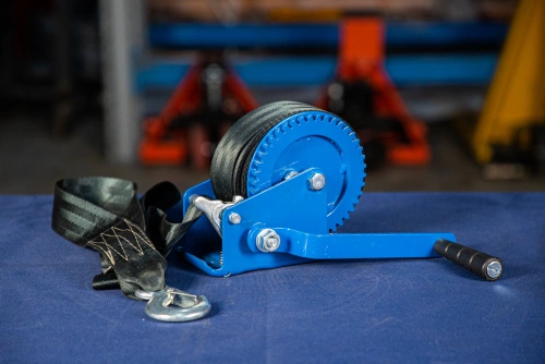 Лебедка ручная барабанная с лентой  0,5т 20 м оцинкованная TOR LHW купить в Москве с доставкой по всей России | ProtosMarket.ru