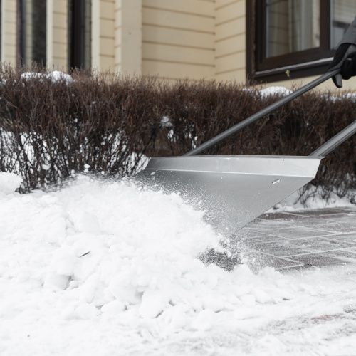 Движок для уборки снега, стальной, оцинкованный, 750 х 410 х 1100 мм, стальная рукоятка, Сибртех купить в Москве с доставкой по всей России | ProtosMarket.ru