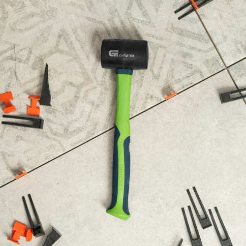 Киянка резиновая, 225 г, черная резина, фибергласовая рукоятка Сибртех купить в Москве с доставкой по всей России | ProtosMarket.ru